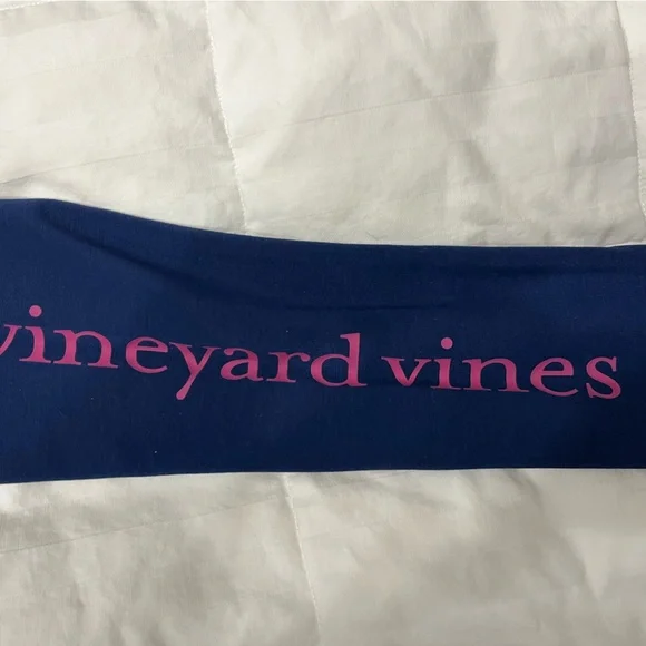Small Vineyard Vines performance hoodie. Navy blue, pink. Small back pocket. - Picture 2 of 4